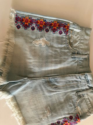 Shorts vaqueros Hollister bordados