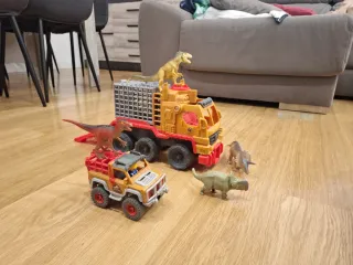 Camión Jurassic World con figura