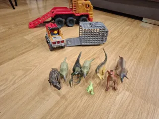 Camión Jurassic World con figura