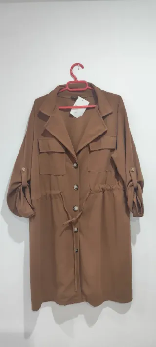 Vestido largo marrón con cinturón