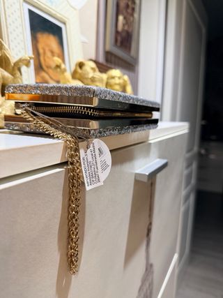 Bolso de fiesta plateado con cadena