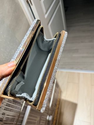 Bolso de fiesta plateado con cadena