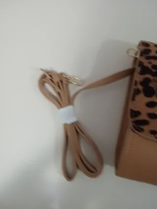 Bolso de mano con estampado de leopardo