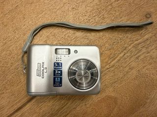 Cámara Digital Nikon Coolpix L3 Plata 5.1MP