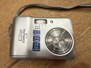 Cámara Digital Nikon Coolpix L3 Plata 5.1MP