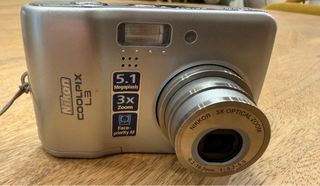 Cámara Digital Nikon Coolpix L3 Plata 5.1MP