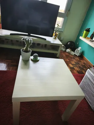 Mesita de salón de madera beige