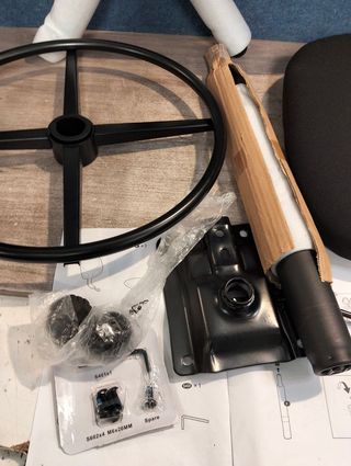 SONGMICS Silla de Malla Giratoria, Altura y Reposapiés Regulables