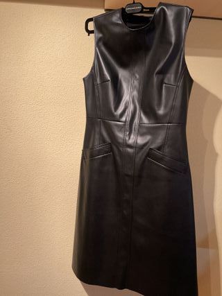Vestido negro polipiel sin mangas