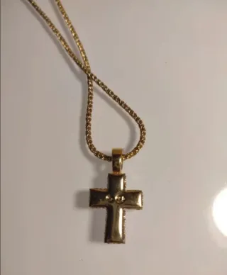 Colgante Swarovski Cruz Insignia Dorada