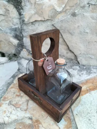 CESTA DE MADERA CON BOTELLAS