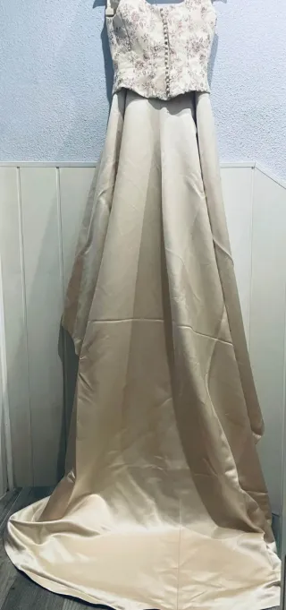Vestido de Novia Dorado con Bordado