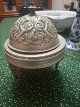 Recipiente antiguo para mantequilla