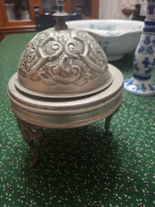 Recipiente antiguo para mantequilla