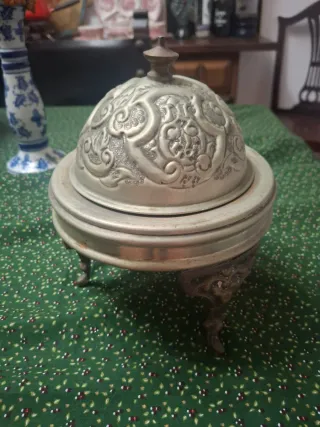 Recipiente antiguo para mantequilla