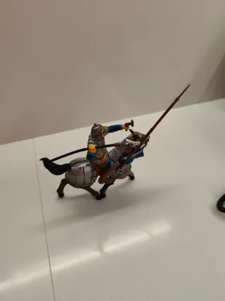 Figura de guerrero a caballo Schleich