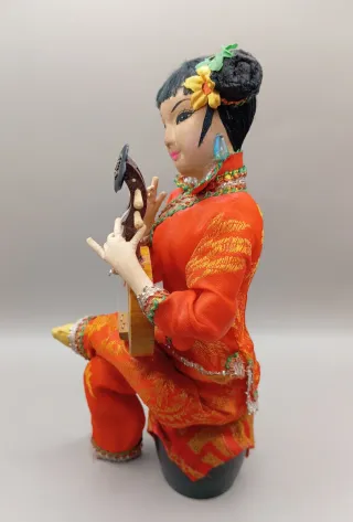Bambola orientale da collezione vintage