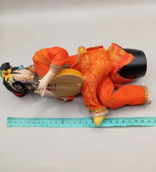 Bambola orientale da collezione vintage