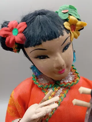 Bambola orientale da collezione vintage
