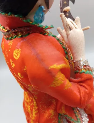 Bambola orientale da collezione vintage