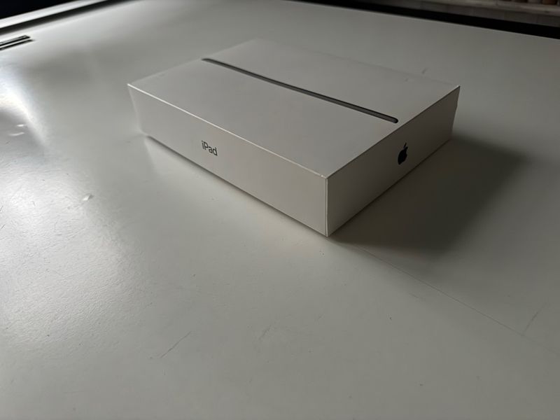 iPad 8ª gen 128GB Gris Espacial afbeelding 2