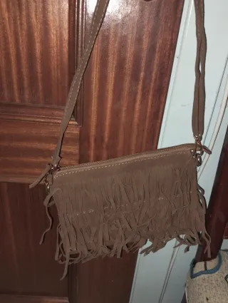 Bolso marrón con flecos