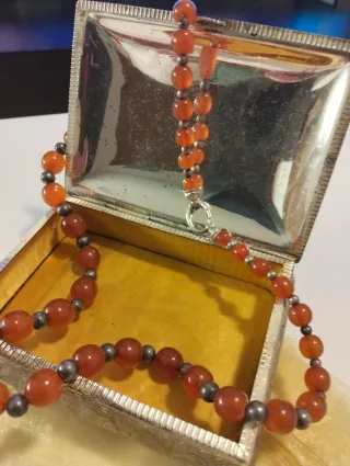 Collana con perle in giada e argento