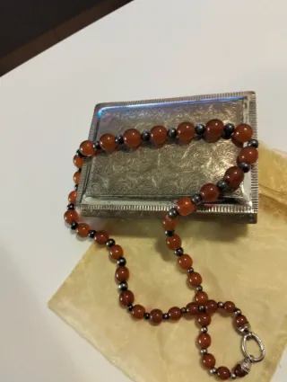 Collana con perle in giada e argento