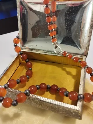 Collana con perle in giada e argento