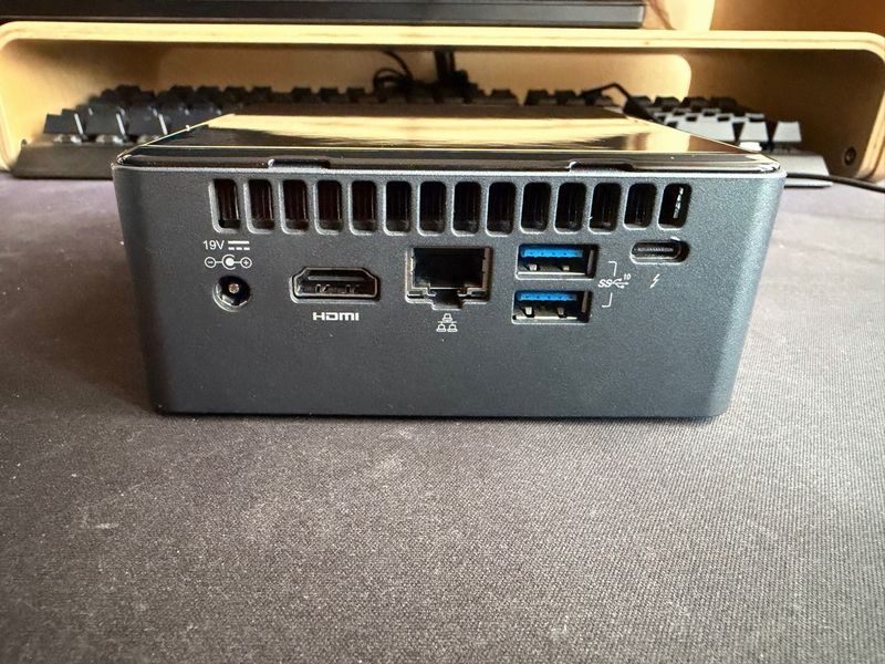 Intel NUC8I5BEH2 Mini PC afbeelding 2