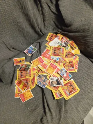 Cromos de fútbol variados sin abrir