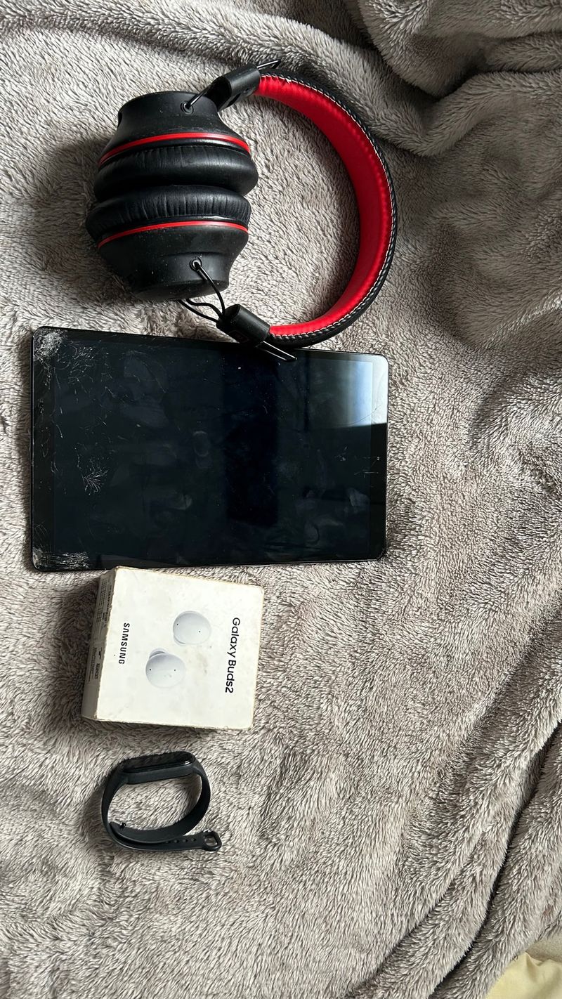 Tablet Samsung + Auriculares y Smartband afbeelding 2