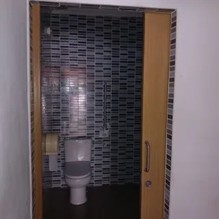 Local Comercial, con licencia y salida de humos