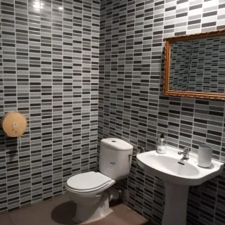 Local Comercial, con licencia y salida de humos