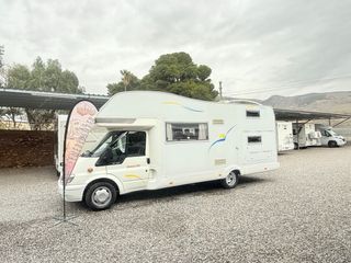 Autocaravana capuchina 6 plazas doble salón