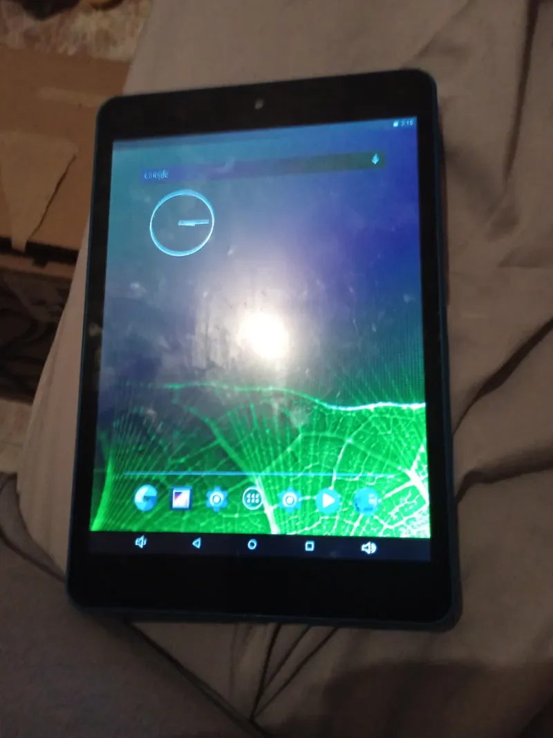 Tablet azul y verde