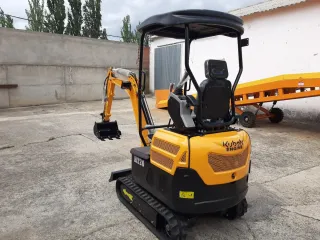 Miniexcavadora motor Kubota 2000 kg