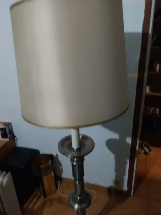 Lámpara de pie antigua grande