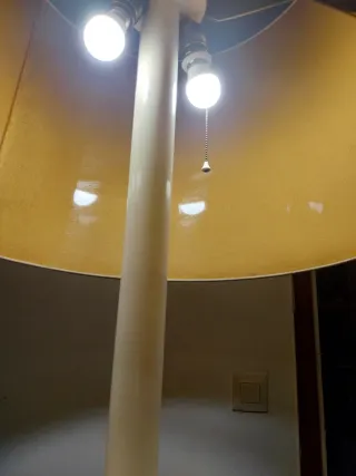 Lámpara de pie antigua grande