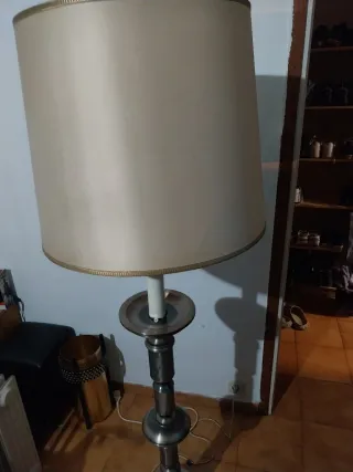 Lámpara de pie antigua grande