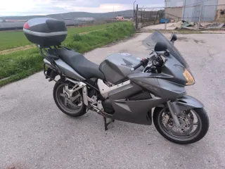 Honda VFR 800cc Moto Deportiva Gris