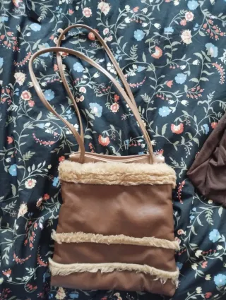 Borsa marrone con pelliccia