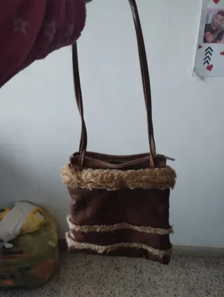 Borsa marrone con pelliccia