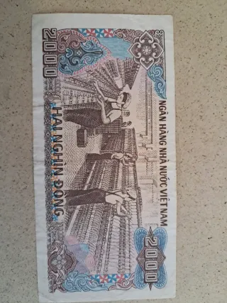 2 Banconote Vietnam 1000 e 2000 Dong