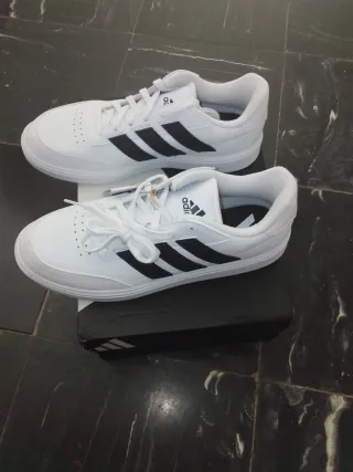 Zapatillas Adidas Blancas y Negras