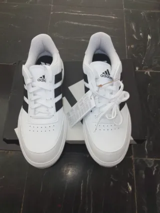 Zapatillas Adidas Blancas y Negras