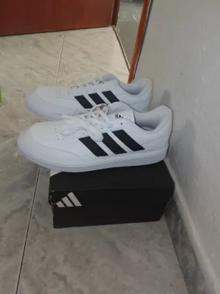 Zapatillas Adidas Blancas y Negras