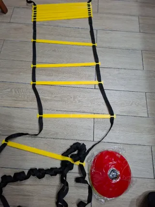 Conos, escalera, porteria,vallas entrenamiento fút