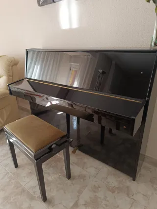 Piano de pared Young Chang