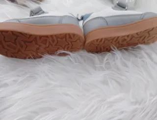 Sneakers sportive per bambini grigi e bianchi